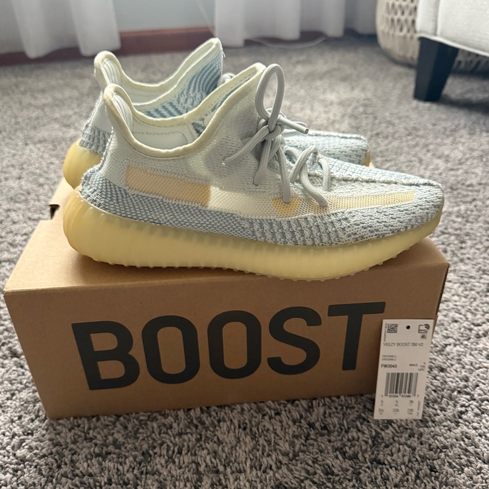 Yeezy Boost 350 V2 Sneakers